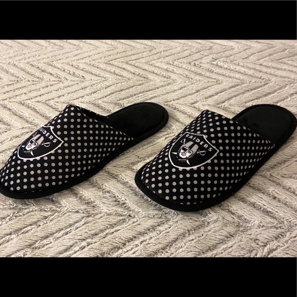 Womens Las Vegas Raiders Big Logo Scuff Slippers - Picture 2 of 3